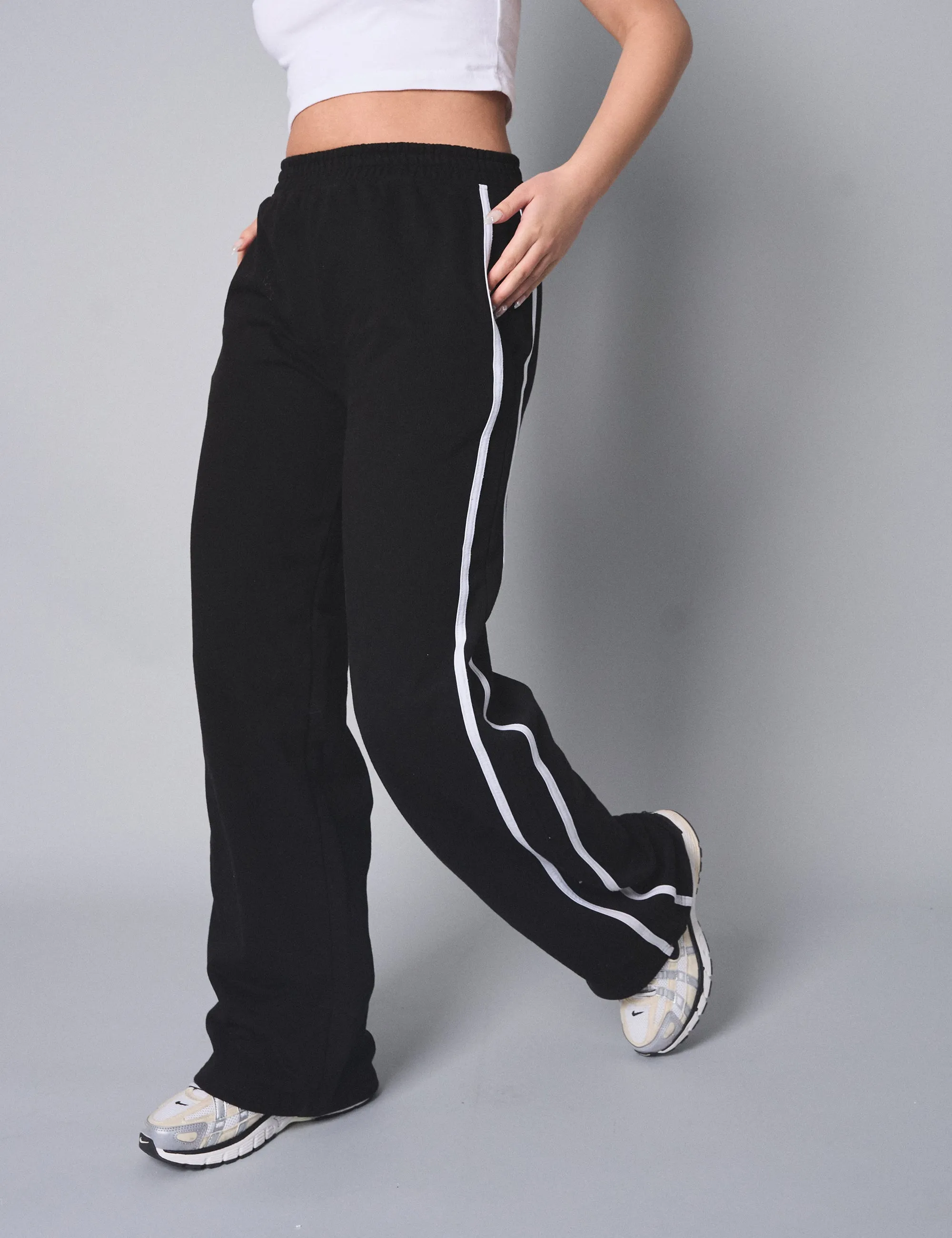 Kaiia Contrast Stripe Baggy Wide Leg Sweat Pants Black