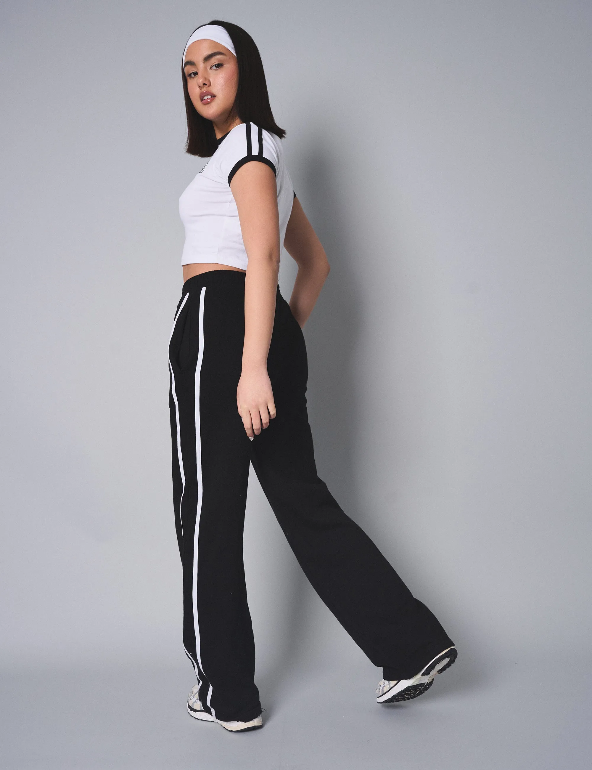 Kaiia Contrast Stripe Baggy Wide Leg Sweat Pants Black